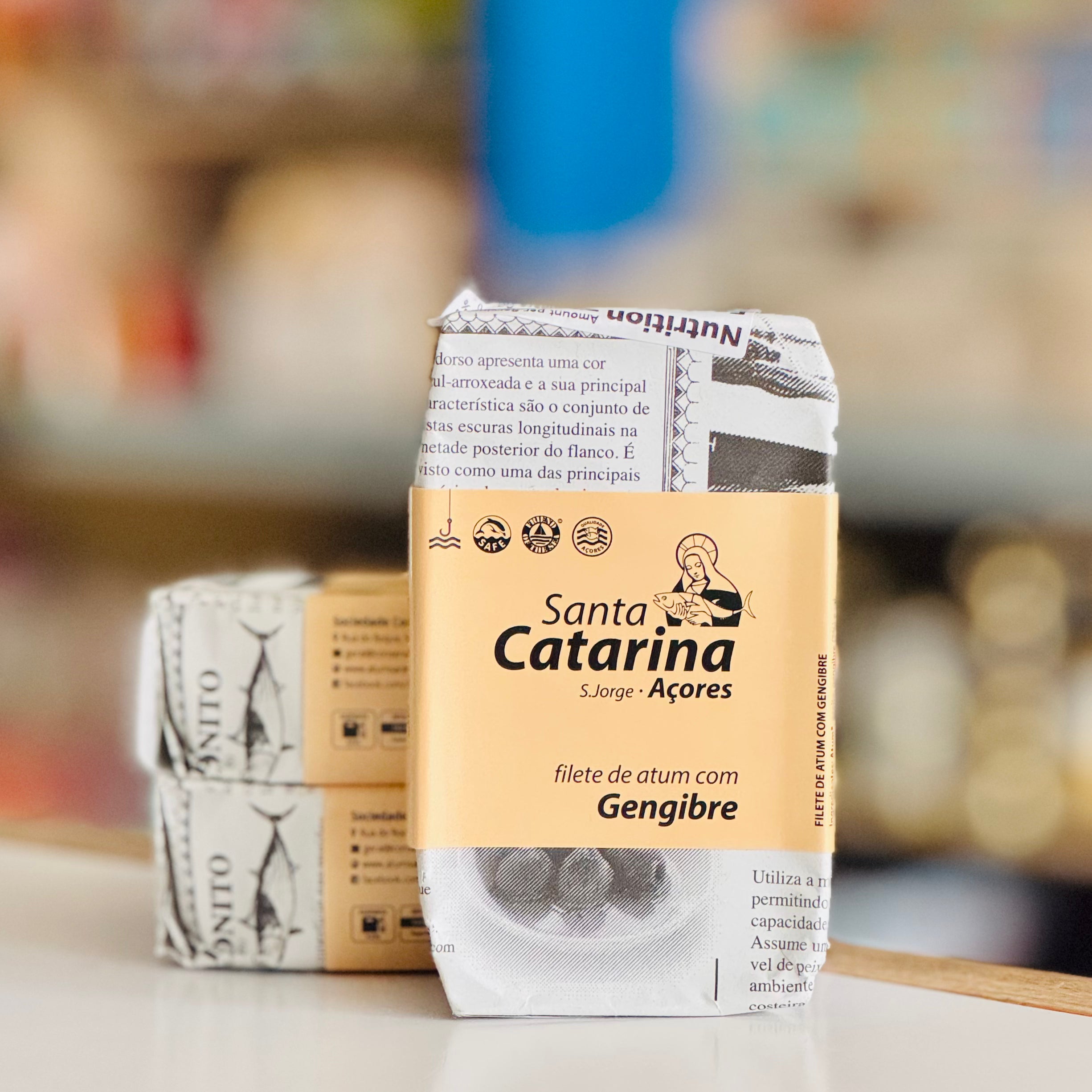 Packaging of Santa Catarina Sárjã Aõres with a blurred background